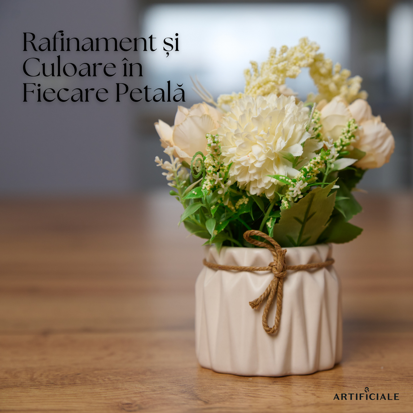 Aranjament Flori Artificiale cu Hortensie, Trandafiri si Flori de Camp – Alb, cu Vas Decorativ