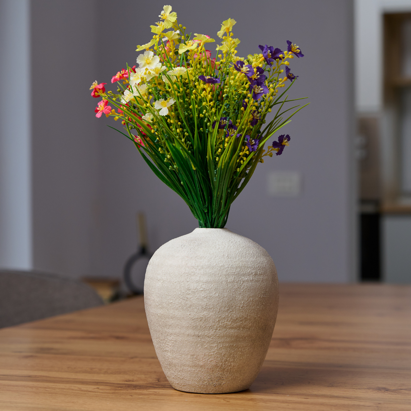 Buchet 5 Fire Margarete Artificiale – Alb, Galben, Mov, Roz, Rosu Trandafiriu, Rosu (Vaza Neinclusa)