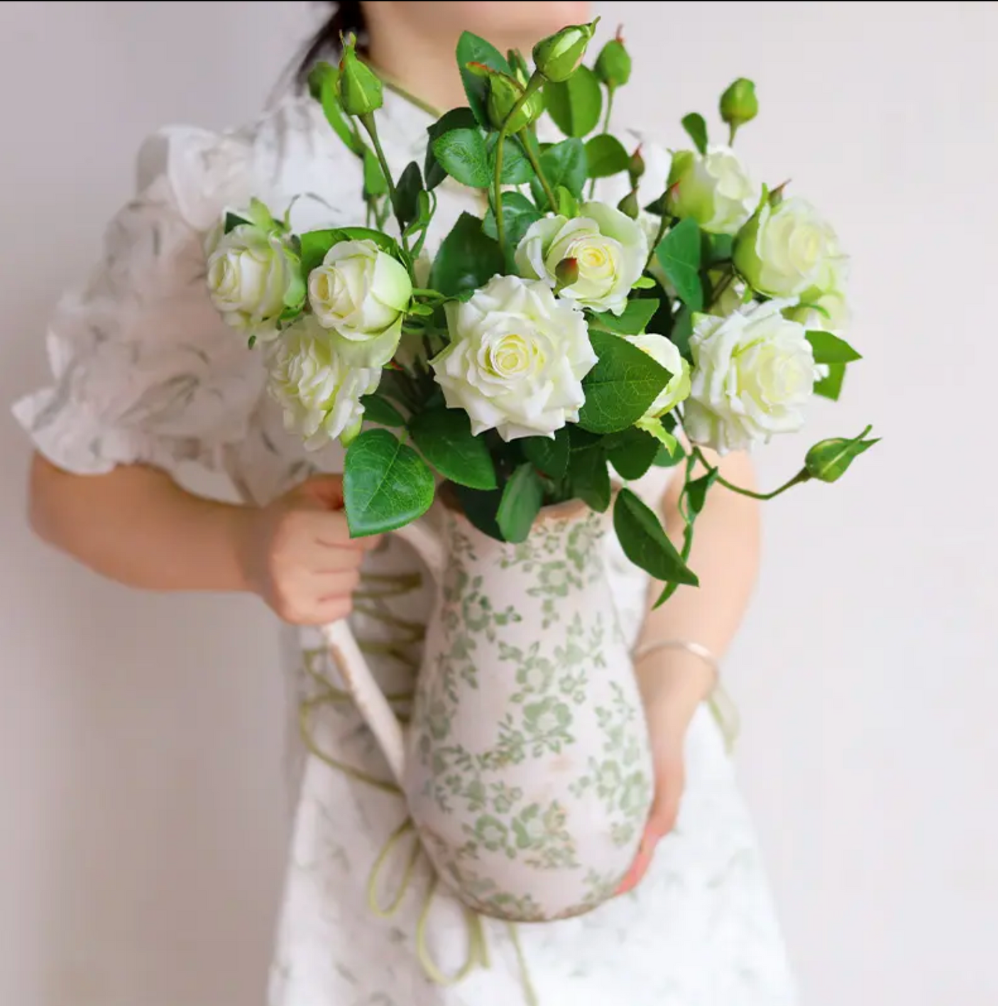 Trandafiri Artificiali Realisti – Alb sau Roz, 1, 3 sau 5 fire, 5 flori pe fir