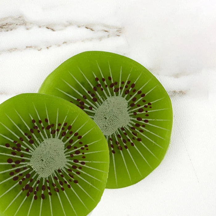 Set 10 Felii de Fructe Artificiale Kiwi din Plastic Realist Realizate, Diametru 5 cm